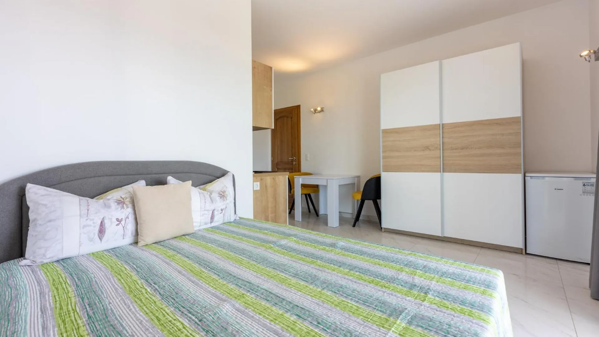 Apartments Sunshine E  Crikvenica