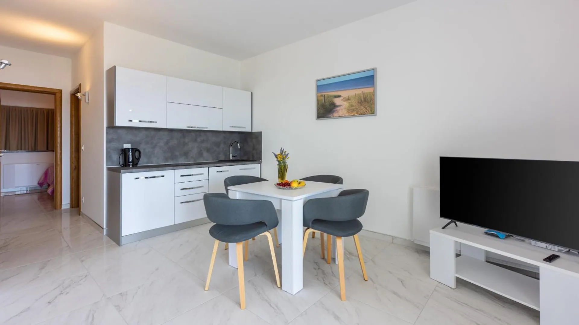 Apartments Sunshine E